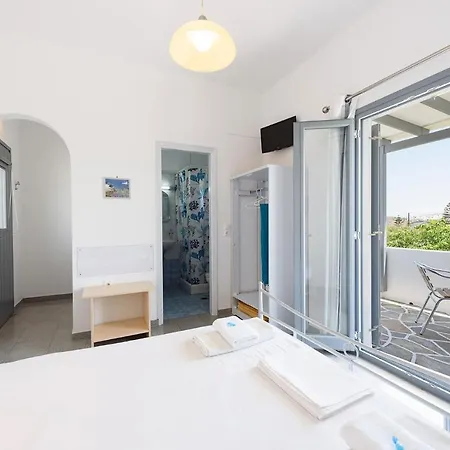 Anna Paros * Naoussa