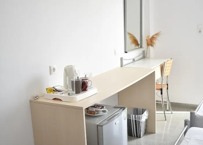 Anna Paros 纳乌萨